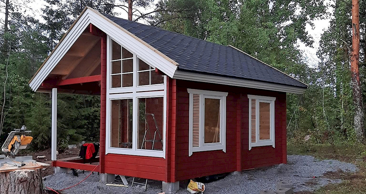 Mökin rakennusta, AEA-TEAM Vantaa. Terassit ja piharakenteet, saneeraukset ja korjausrakentaminen Pääkaupunkiseudulla.